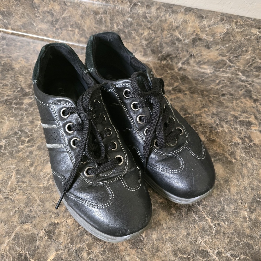 ECCO Womens 38 US 7-7.5 Black Leather Walking Sneakers Comfort Lace Up Shoes